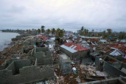 Περιοχές της Αϊτής θυμίζουν βομβαρδισμένο τοπίο
