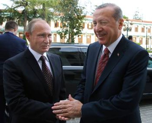 Πούτιν - Ερντογάν την περασμένη Δευτέρα στην Κωνσταντινούπολη. Φαίνεται ότι βρήκαν νέους λόγους για την ικανοποίηση των δυο πλευρών...