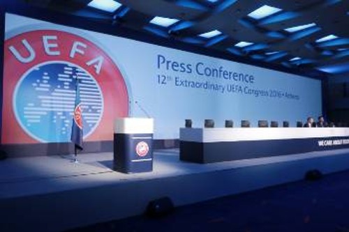 Παρά το ενδιαφέρον της για να τηρούνται οι κανονισμοί στον οικονομικό τομέα, η UEFA είναι αυτή που «ευλογεί» τον επιχειρηματικό ανταγωνισμό στο ευρωπαϊκό ποδόσφαιρο