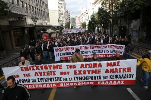 Από την απεργιακή συγκέντρωση του ΠΑΜΕ στην Αθήνα
