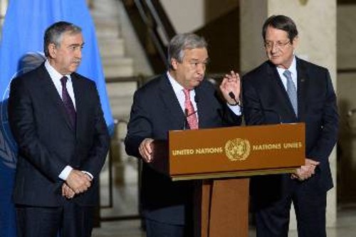 Ο ΓΓ του ΟΗΕ στη Γενεύη την ώρα της «μίνι» συνέντευξης χτες το μεσημέρι