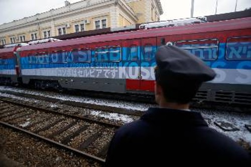Το σερβικό τρένο, στο οποίο δεν επιτράπηκε να περάσει στο Κόσσοβο