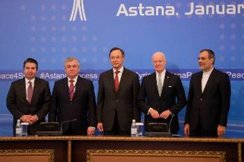 Οι διπλωμάτες Τουρκίας, Ρωσίας, Καζακστάν, Ιράν και ο απεσταλμένος του ΟΗΕ στις πρόσφατες συνομιλίες για τη Συρία στην Αστάνα