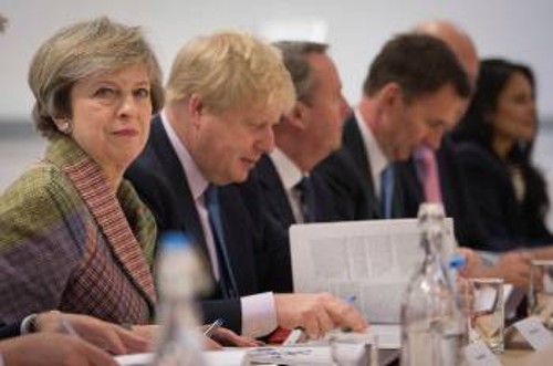 Η βρετανική κυβέρνηση προχωράει στο σχεδιασμό της για νέα σχέση με την ΕΕ