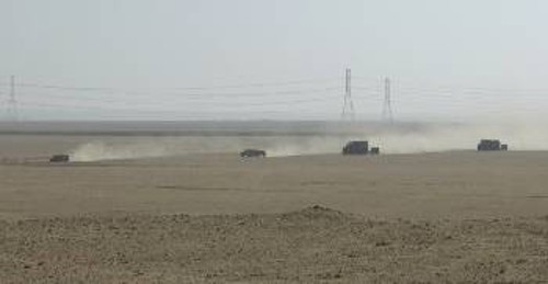 Φορτηγά του αμερικανικού στρατού μεταφέρουν διαρκώς πολεμικό υλικό στα σύνορα του Ιράκ με το Κουβέιτ
