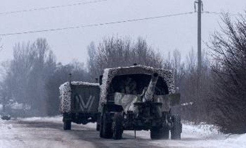 Ο ουκρανικός στρατός συγκεντρώνει βαριά όπλα κοντά στις περιοχές που ελέγχουν οι πολιτοφύλακες