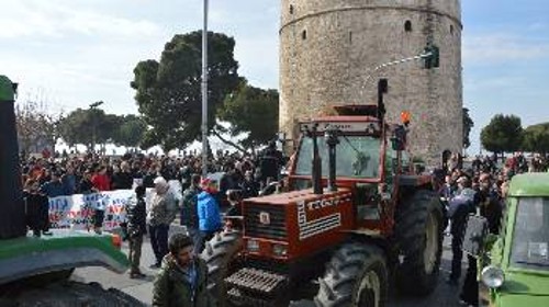 Αγωνιστική υποδοχή από Σωματεία της Θεσσαλονίκης στους αγρότες από το μπλόκο των Μαλγάρων