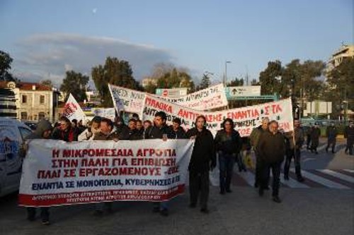 Από την άνοδο των μικρομεσαίων αγροτών της Κρήτης στην Αθήνα, για το πανελλαδικό συλλαλητήριο που πραγματοποιήθηκε τον περασμένο Φλεβάρη