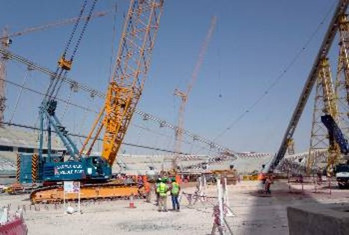 Για τα έργα που έχουν κοστίσει τη ζωή σε δεκάδες εργάτες, το Κατάρ επενδύει ...500 εκατ. δολάρια τη βδομάδα
