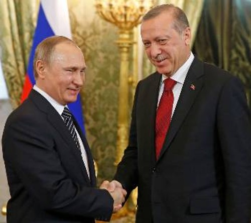 Πούτιν και Ερντογάν στη χτεσινή τους συνάντηση στη Μόσχα