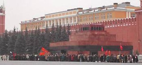 Στο Μαυσωλείο του Λένιν στην Κόκκινη Πλατεία της Μόσχας