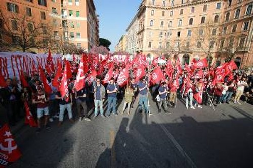 Από πρόσφατη συγκέντρωση του ΚΚ Ιταλίας ενάντια στην ΕΕ