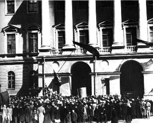 Συλλαλητήρια στην πλατεία του Αγίου Ισαάκ στην Πετρούπολη στις 18 Απρίλη 1917