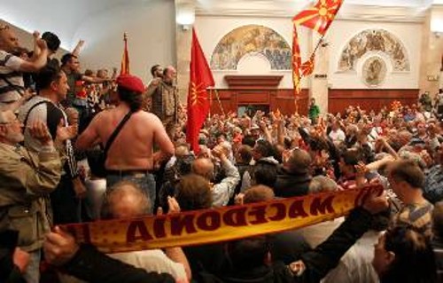 Τα επεισόδια στο Κοινοβούλιο των Σκοπίων τον περασμένο Απρίλη αποτέλεσαν θρυαλλίδα ραγδαίων εξελίξεων