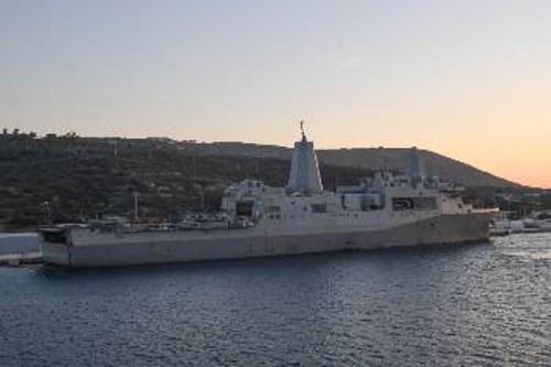 Το αμερικανικό μεταγωγικό πλοίο «USS Mesa Verde» δεμένο στη Σούδα