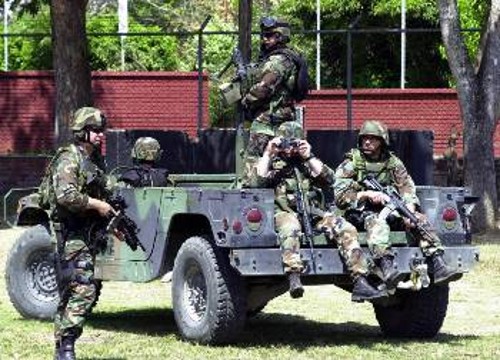 Αμερικανοί του ειδικού σώματος των πρασινομπερέδων που συμμετέχουν στην εκπαίδευση του στρατού της Κολομβίας και όχι μόνο...