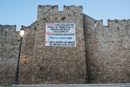 Με πανό στο μεσαιωνικό κάστρο υποδέχτηκε την περσινή Διάσκεψη η Επιτροπή Ειρήνης
