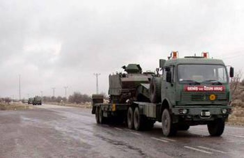 Τουρκικά στρατεύματα μετακινούνται στα σύνορα με Ιράκ