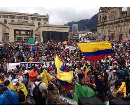 Χιλιάδες εκπαιδευτικοί διαδήλωσαν την Τετάρτη στην Μπογκοτά