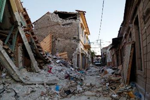 Ερείπια και καταστροφή άφησε πίσω του ο πρόσφατος σεισμός στη Λέσβο