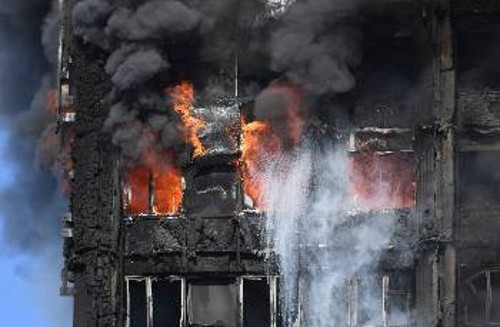 Από την εφιαλτική πυρκαγιά στον πύργο Γκρένφελ, τον Ιούνη του 2017