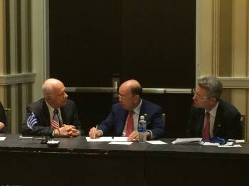Από τη συνάντηση του υπουργού Οικονομίας, Δ. Παπαδημητρίου, με τον υπουργό Εμπορίου των ΗΠΑ, Γ. Ρος, παρόντος και του Αμερικανού πρέσβη Τζ. Πάιατ