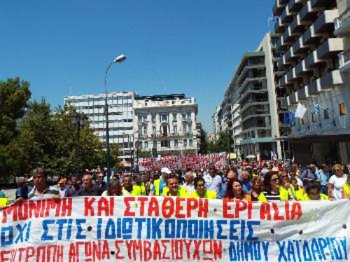 Με δύναμη από την προχτεσινή απεργία, οι εργαζόμενοι στους δήμους συνεχίζουν τον αγώνα για μόνιμη και σταθερή δουλειά