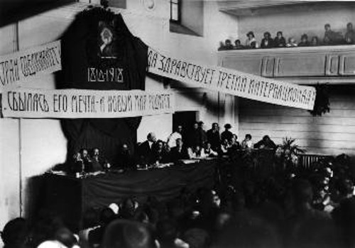 Ο Λένιν στο βήμα του 1ου Πανρωσικού Συνεδρίου για την Εκπαίδευση (28 Αυγούστου 1918)