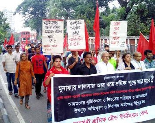 Από τη διαδήλωση κλωστοϋφαντουργών στην Ντάκα