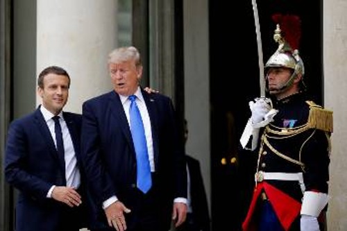 Ο Γάλλος Πρόεδρος υποδέχεται τον Αμερικανό ομόλογό του