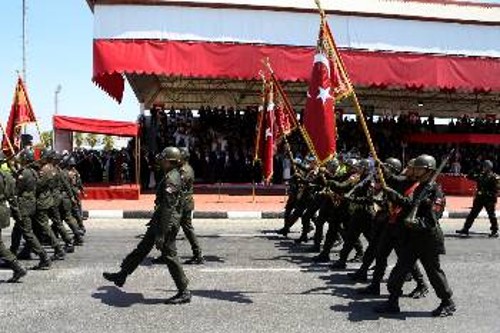 Από τη χτεσινή προκλητική τουρκική στρατιωτική παρέλαση στην κατεχόμενη Λευκωσία