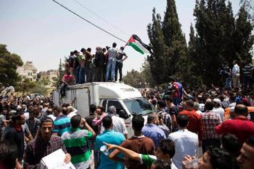 Από τις διαδηλώσεις των Παλαιστινίων, οι οποίες συνεχίζονται, ενάντια στα μέτρα του Ισραήλ στην πλατεία Τεμενών