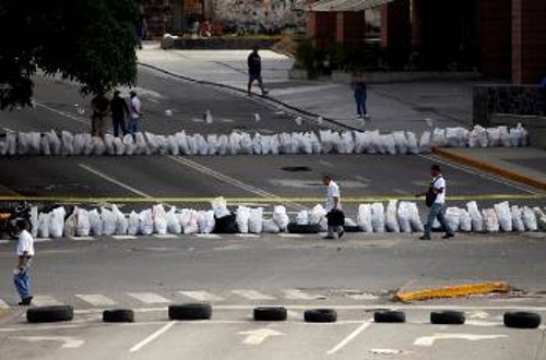 Οδόφραγμα της αντιπολίτευσης στο ανατολικό Καράκας