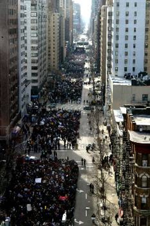 Μια από τις μεγάλες αντιπολεμικές διαδηλώσεις στους δρόμους της Ν. Υόρκης, που τα ΜΜΕ δε «βλέπουν»
