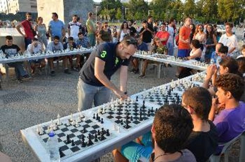 Αγώνες σκάκι σιμουλτανέ