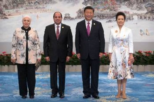 Η συνάντηση Σι - Σίσι (φωτ.) ανέδειξε ξανά το κινεζικό «ενδιαφέρον» για Μεσόγειο αλλά και Αφρική