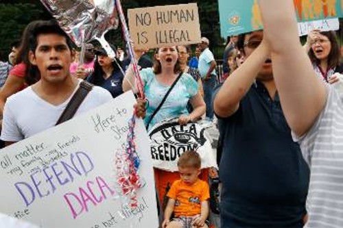 Διαμαρτυρίες προκαλεί στις ΗΠΑ η άρση του προγράμματος DACA για νεαρούς μετανάστες...
