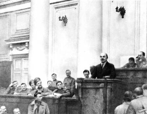 Ο Β. Ι. Λένιν διακηρύσσει τις «Θέσεις του Απρίλη» στο ανάκτορο της Ταυρίδας στην Πετρούπολη