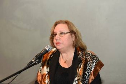 Η πρέσβης της Κούβας, Σελμίς Μαρία Ντομίνγκες Κορτίνα