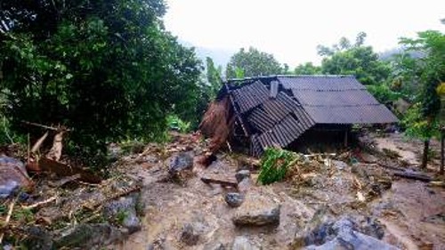 Κατεστραμμένα σπίτια στην περιοχή Χόα Μπινχ