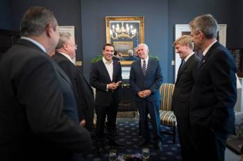 Στην επίσκεψη του πρωθυπουργού, από ελάχιστες μόνο φωτογραφίες απουσιάζει ο πρέσβης των ΗΠΑ στην Αθήνα (εδώ, πρώτος από δεξιά)