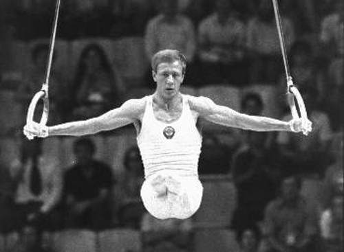 Μέσα από τη μαζικότητα του αθλητισμού στην ΕΣΣΔ και την κρατική μέριμνα, αναδείχθηκαν σπουδαίοι αθλητές. Στη φωτ. ο πρωταθλητής της Γυμναστικής Νικολάι Αντριάνοφ, που θεωρείται ο τρίτος πιο επιτυχημένος αθλητής σε Ολυμπιακούς Αγώνες με 15 μετάλλια (επτά χρυσά, πέντε αργυρά, τρία χάλκινα)
