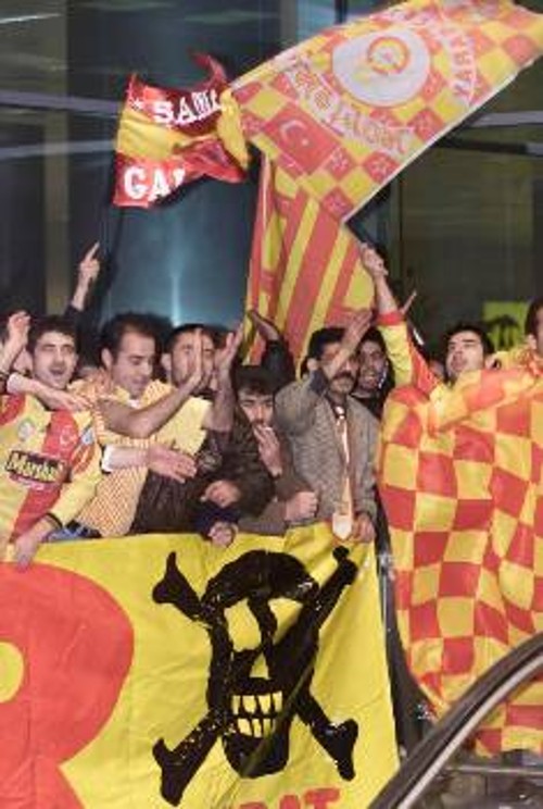 Οι οπαδόί της Γαλατάσαραι έγιναν πρωταγωνιστές στα αιματηρά επεισόδια της Κωνσταντινούπολης