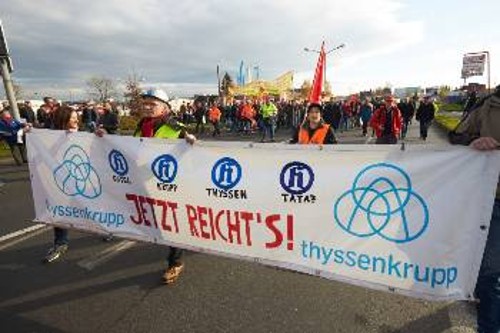 Από πρόσφατη διαμαρτυρία εργαζομένων ενάντια στη συγχώνευση «Τίσενκρουπ» - «Τάτα» και τις απολύσεις