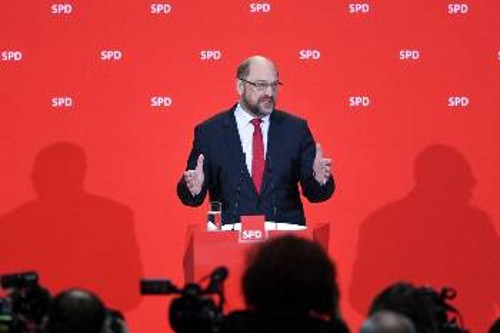 Ο Μάρτιν Σουλτς ανακοινώνει ότι οι σοσιαλδημοκράτες «είναι ανοιχτοί να συμβάλουν στη δημιουργία νέας κυβέρνησης»
