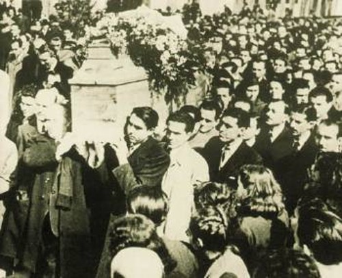 Σε παλλαϊκή διαδήλωση του αγωνιστή λαού μας μετατράπηκε η κηδεία του Κ. Παλαμά (27/2/1943)