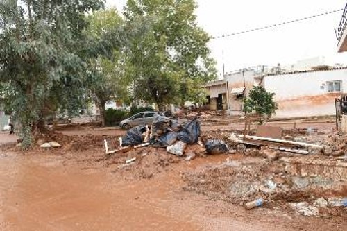 Τα σημάδια της καταστροφής είναι ακόμα εμφανή στην περιοχή της Μάνδρας