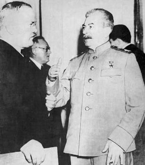 Ο Β. Στάλιν με τον Β. Μολότοφ