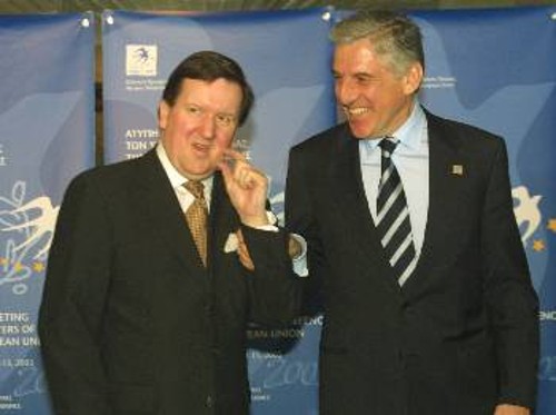 Μάρτης 2003. Ο υπουργός Αμυνας Γ. Παπαντωνίου με τον τότε γγ του ΝΑΤΟ, Λ. Ρόμπερτσον, σε άτυπη Σύνοδο στην Αθήνα