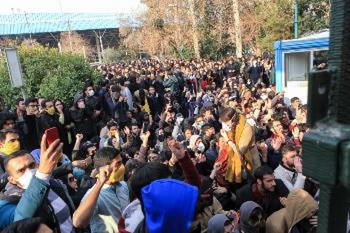 Από διαδήλωση στις 30/12/2017 στο πανεπιστήμιο της Τεχεράνης